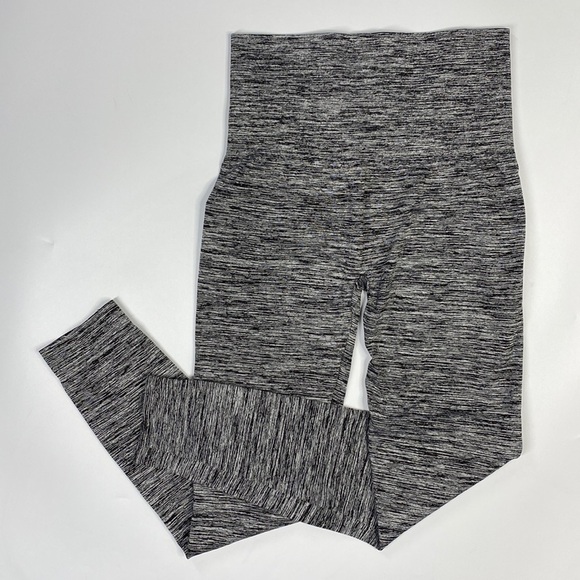 Assets By Spanx Leggings Black & White Space Dyed Size XL - Picture 1 of 9